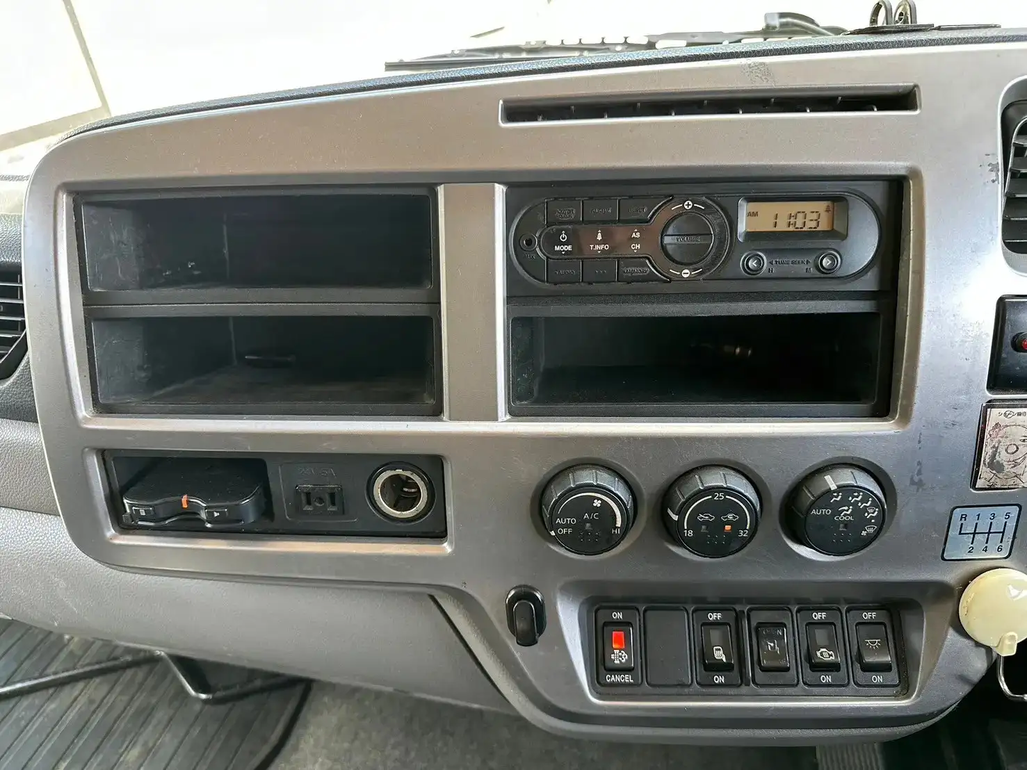 日産UD コンドル 中型/増トン 平ボディ 床鉄板 ベッドの中古トラック画像14