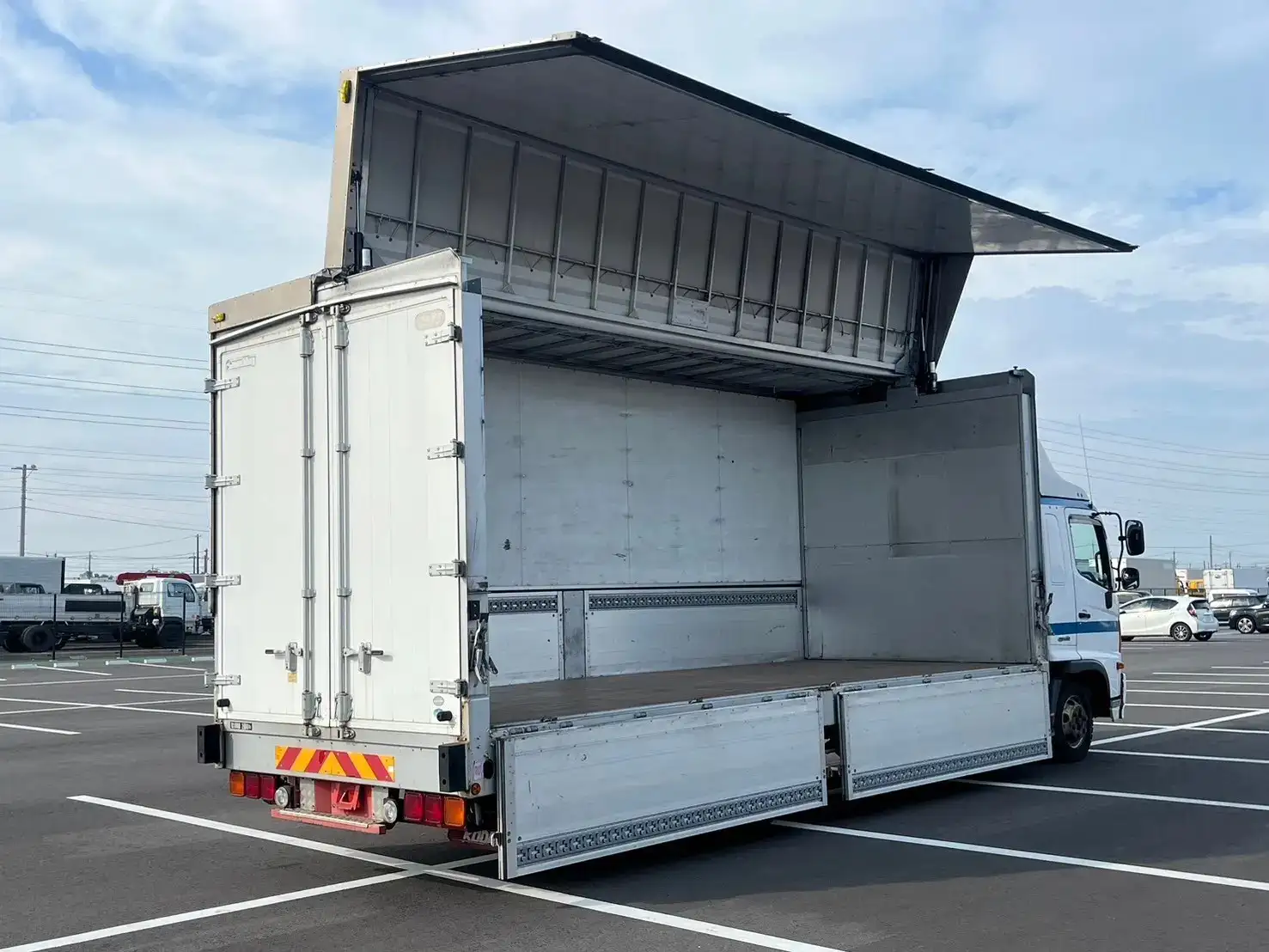 日野 レンジャー 中型/増トン ウイング 幌ウイング ベッドの中古トラック画像6