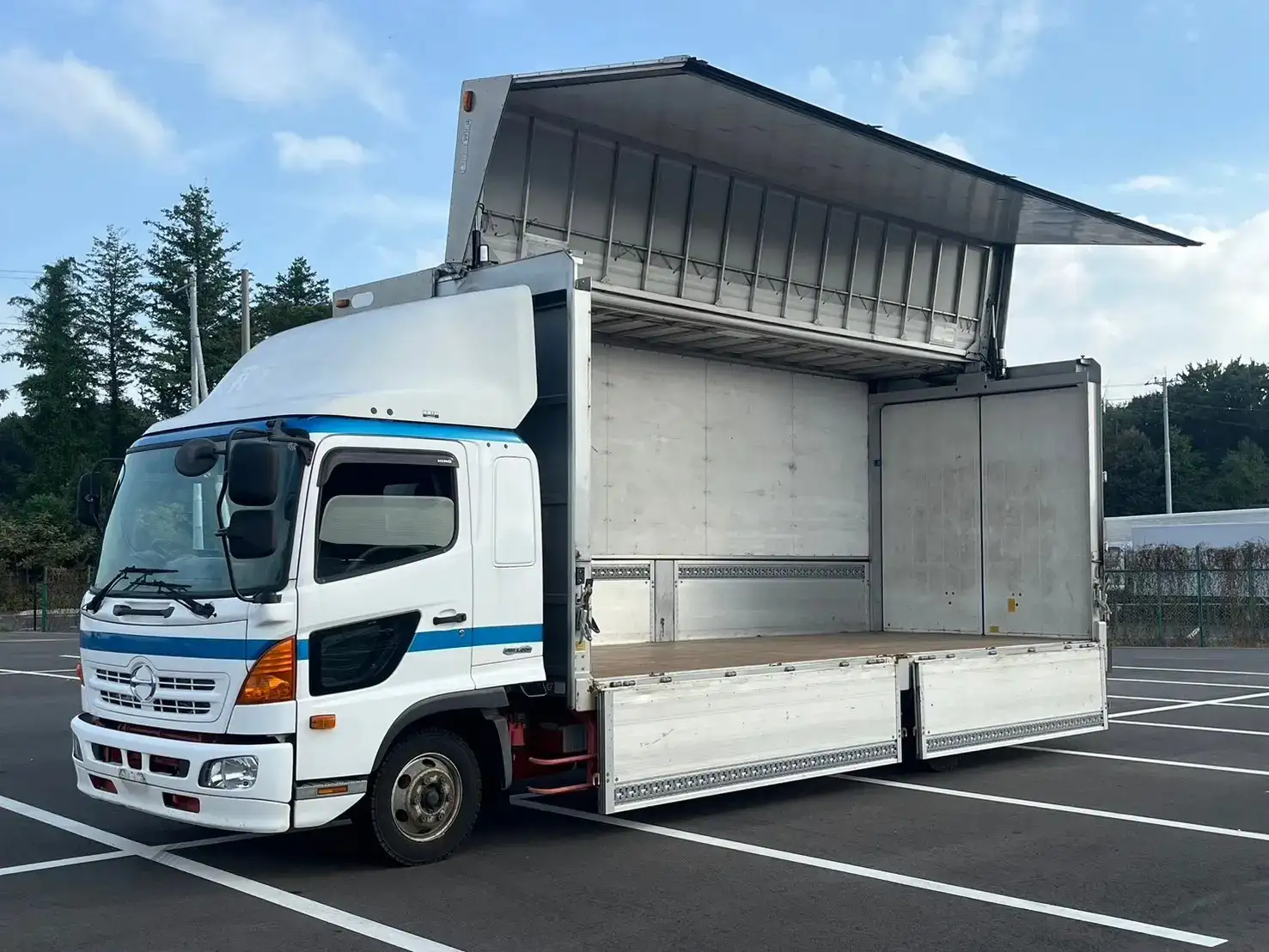 日野 レンジャー 中型/増トン ウイング 幌ウイング ベッドの中古トラック画像5