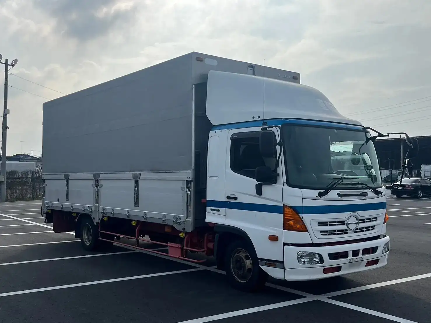 日野 レンジャー 中型/増トン ウイング 幌ウイング ベッドの中古トラック画像2