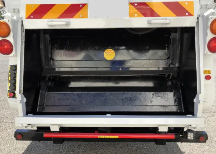 いすゞ エルフ 小型 パッカー車 プレス式 巻き込み式の中古トラック画像4