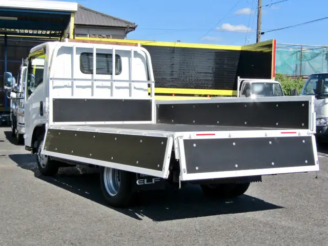 いすゞ エルフ 小型 平ボディ 2TG-NMR88C R5の中古トラック画像4