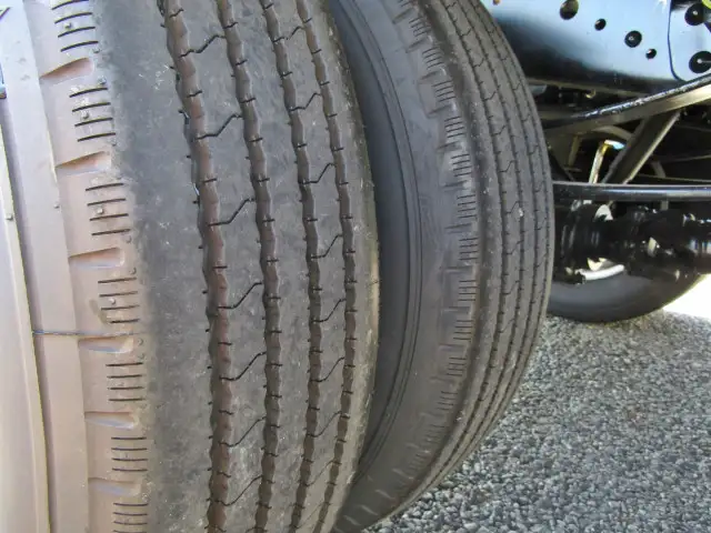 いすゞ エルフ 小型 平ボディ 2TG-NMR88C R5の中古トラック画像18