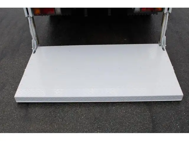 いすゞ エルフ 小型 平ボディ パワーゲート 床鉄板の中古トラック画像6