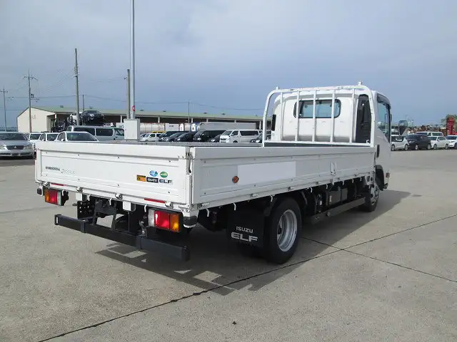 いすゞ エルフ 小型 平ボディ 2RG-NPR88AR R4の中古トラック画像2