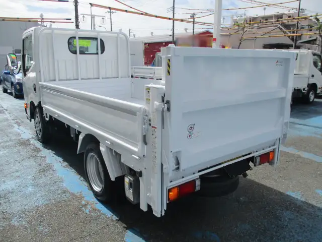 日産 アトラス 小型 平ボディ 床鉄板 CBF-SQ2F24の中古トラック画像4