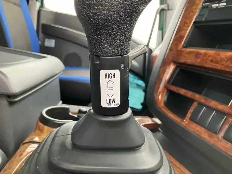 いすゞ ギガ 大型 トラクター ハイルーフ 2デフの中古トラック画像16