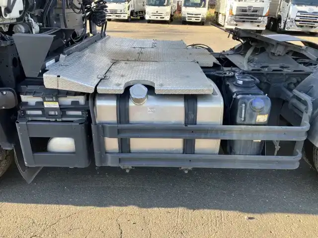 いすゞ ギガ 大型 トラクター ハイルーフ 1デフの中古トラック画像13