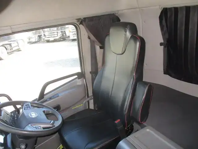 日産UD クオン 大型 トラクター ハイルーフ 1デフの中古トラック画像9