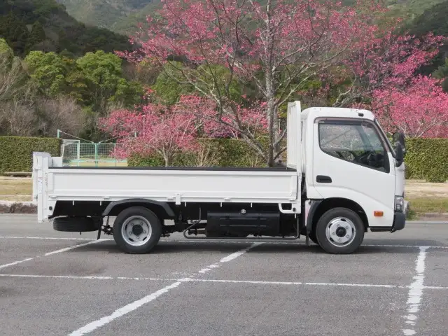 トヨタ ダイナ 小型 平ボディ パワーゲート TKG-XZU645の中古トラック画像3