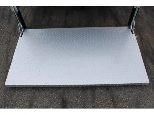いすゞ エルフ 小型 平ボディ パワーゲート 床鉄板の中古トラック画像7