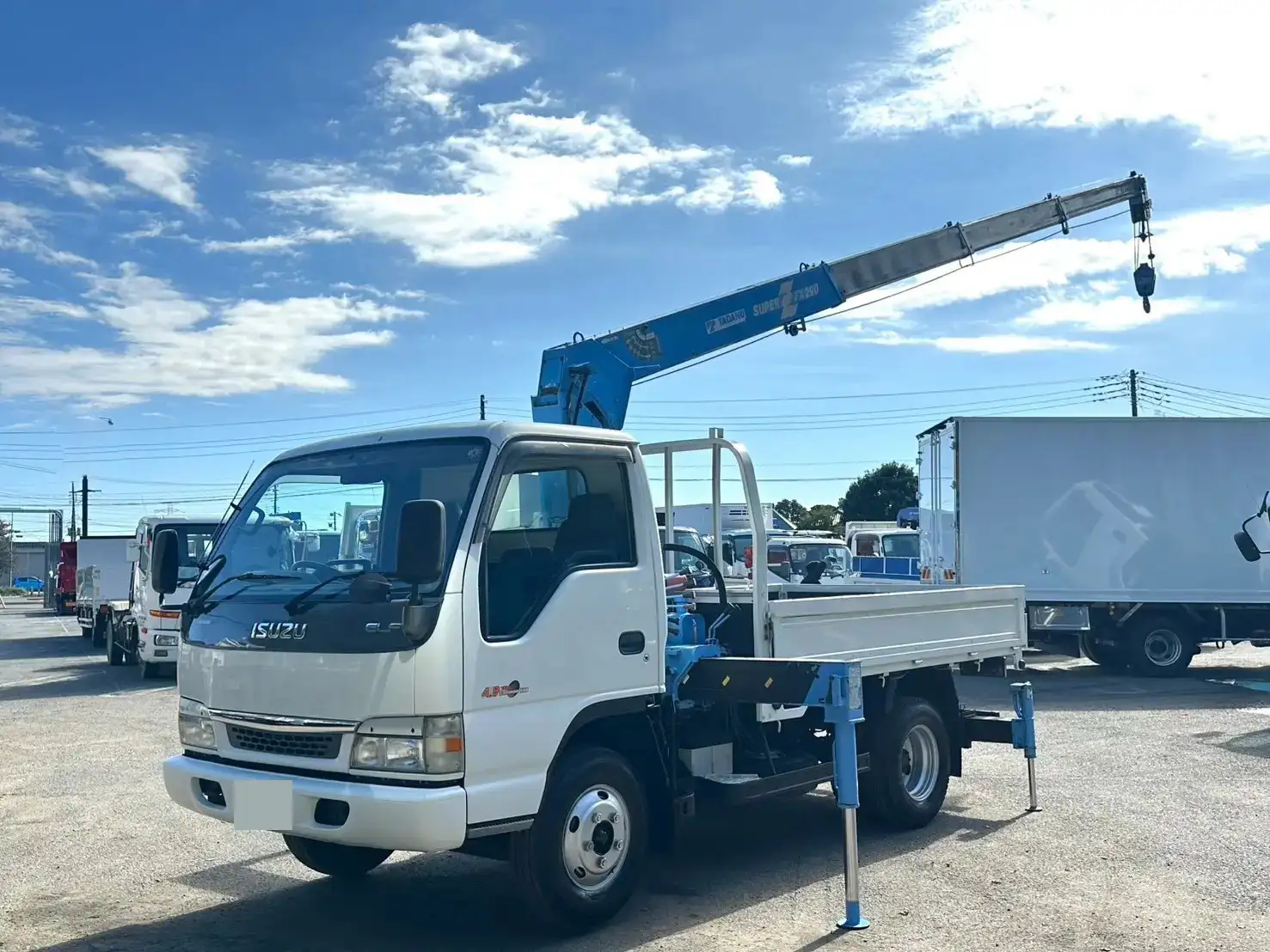 いすゞ エルフ 小型 クレーン付 4段 ラジコンの中古トラック画像1