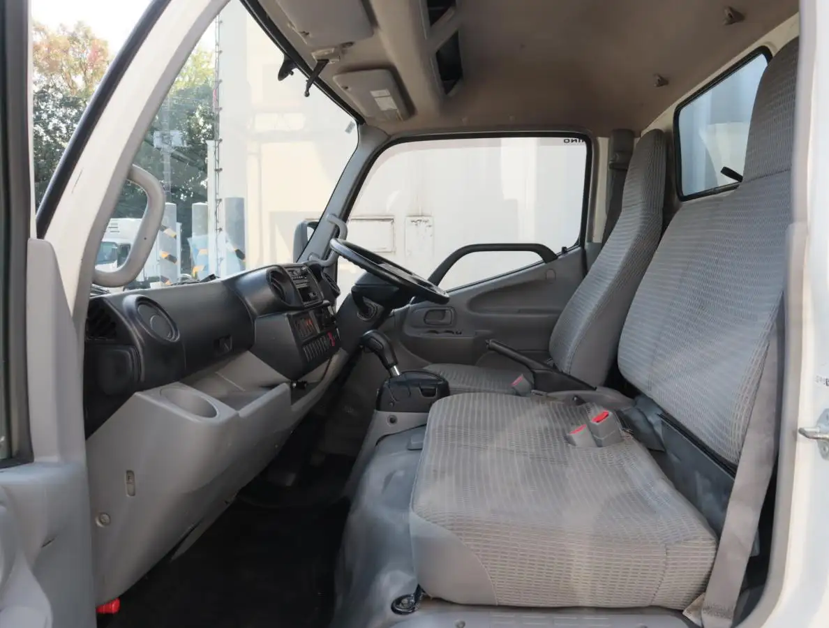 日野 デュトロ 小型 ウイング TKG-XZU655M H28の中古トラック画像16