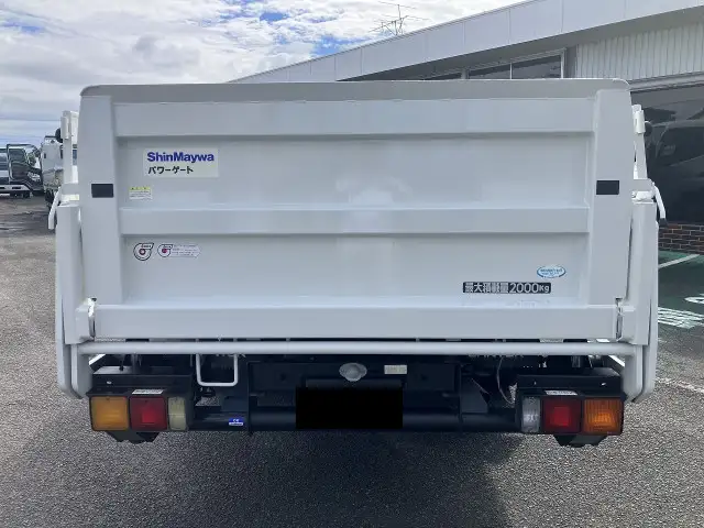 三菱 キャンター 小型 平ボディ パワーゲート 床鉄板の中古トラック画像3