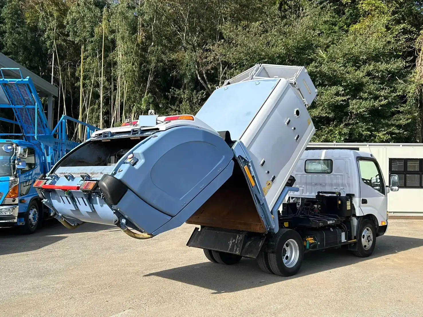 日野 デュトロ 小型 パッカー車 巻き込み式 回転ダンプ式の中古トラック画像6