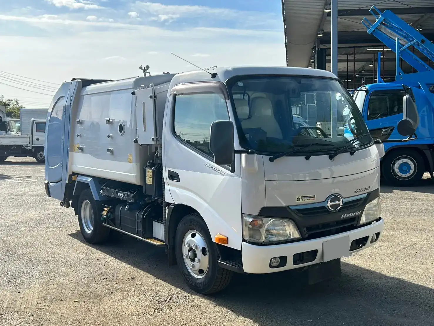 日野 デュトロ 小型 パッカー車 巻き込み式 回転ダンプ式の中古トラック画像2