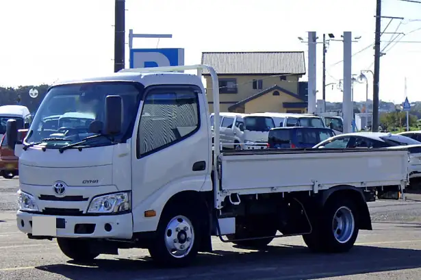 トヨタ ダイナ 小型 平ボディ 2RG-XZC645 H31/R1の中古トラック画像1