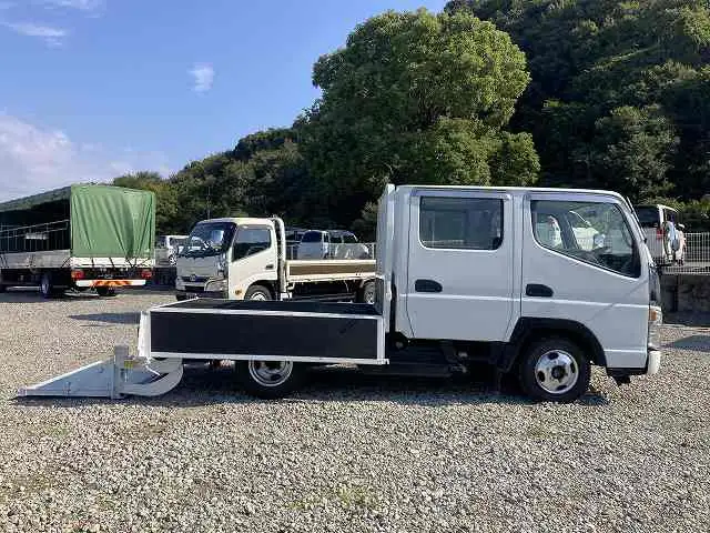 三菱 キャンター 小型 平ボディ Wキャブ パワーゲートの中古トラック画像4