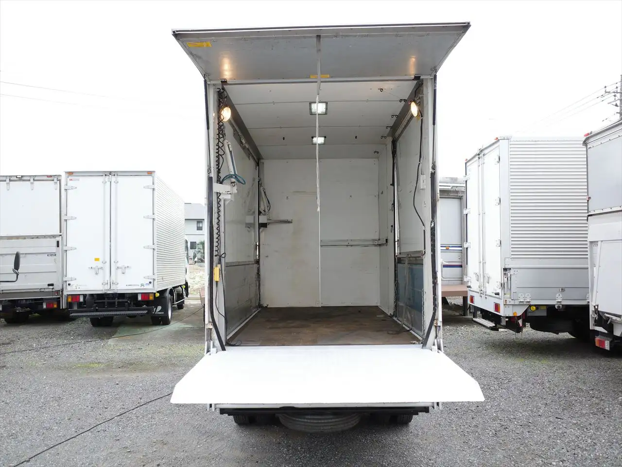 トヨタ トヨエース 小型 アルミバン パワーゲート BDG-XZU334の中古トラック画像6