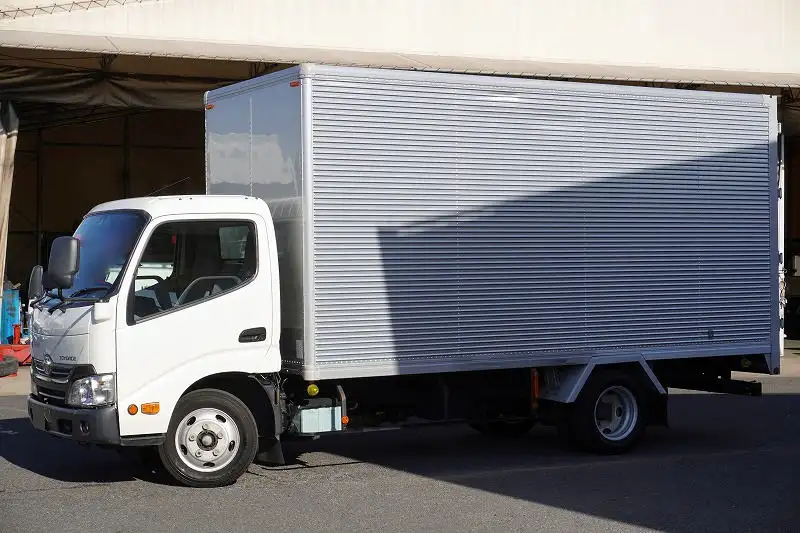 トヨタ トヨエース 小型 アルミバン TPG-XZU655 H30の中古トラック画像1