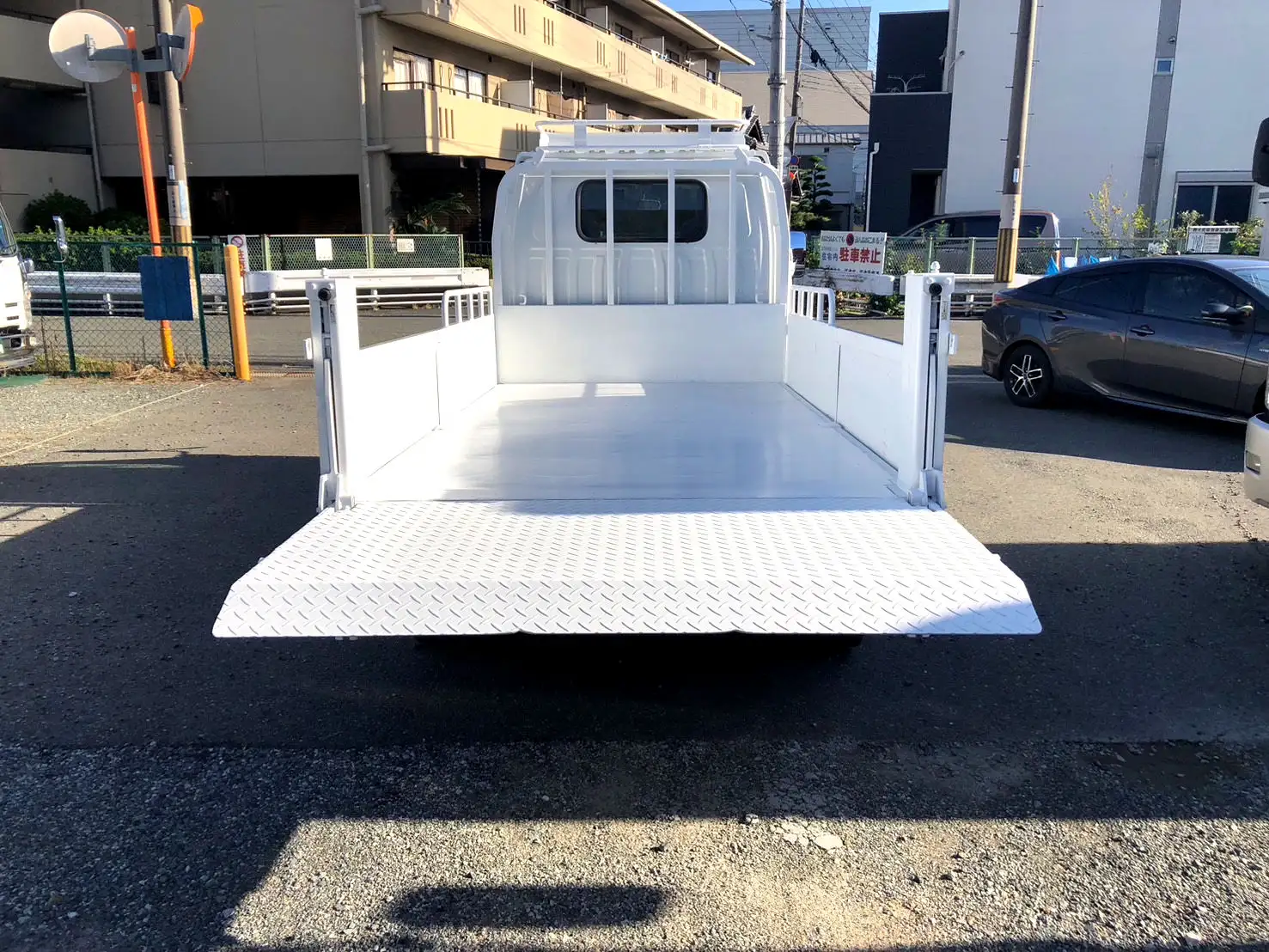 いすゞ エルフ 小型 平ボディ パワーゲート BKG-NJR85Aの中古トラック画像8