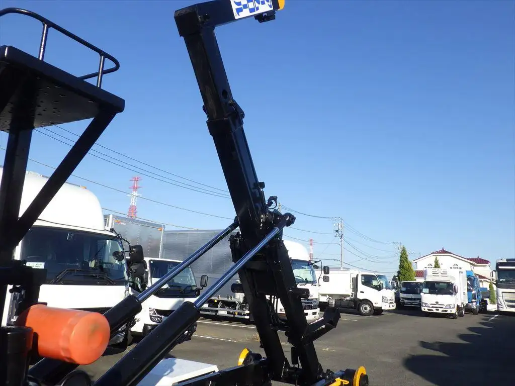 いすゞ エルフ 小型 アームロール ツインホイスト TPG-NKR85ANの中古トラック画像10