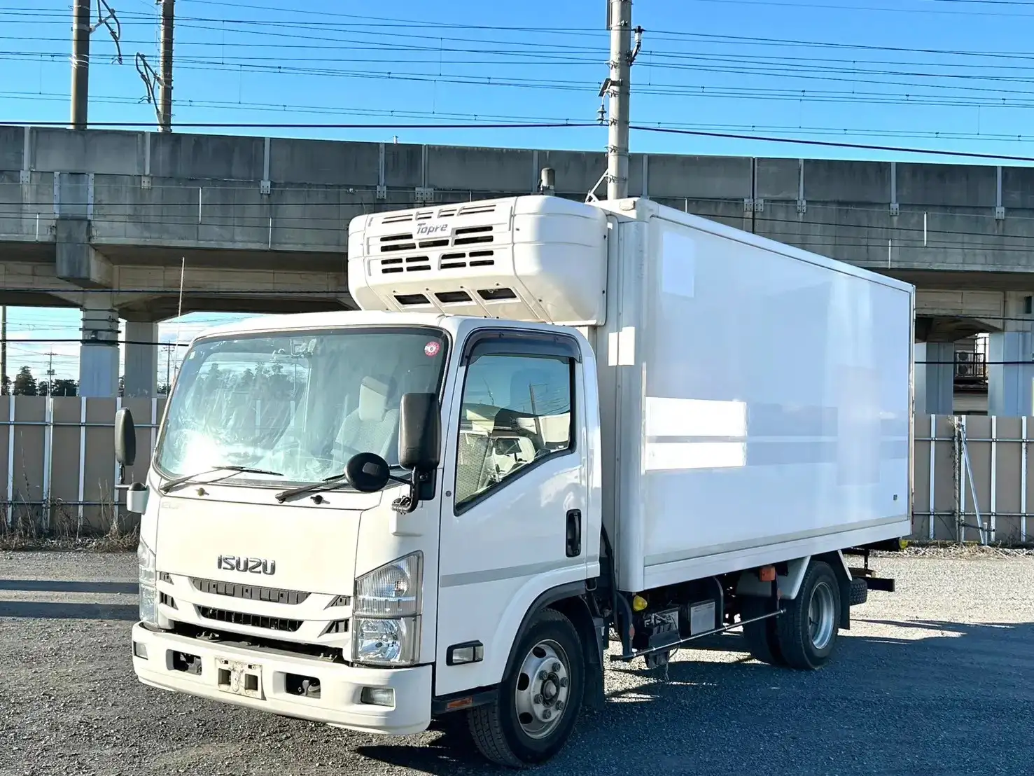いすゞ エルフ 小型 冷凍冷蔵 中温 床アルミの中古トラック画像1