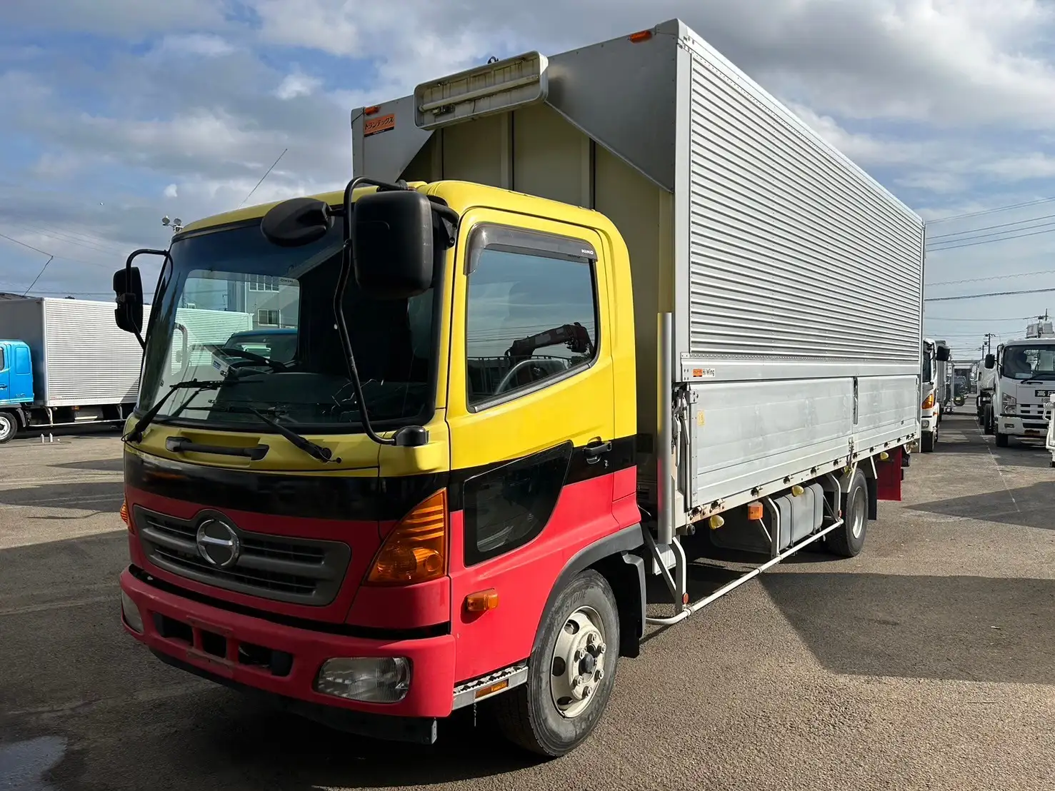 日野 レンジャー 中型/増トン ウイング TKG-FC9JKAP H26の中古トラック画像1