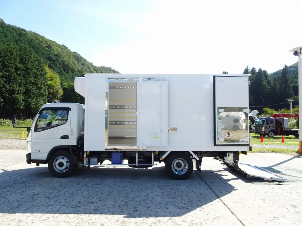 三菱 キャンター 小型 冷凍冷蔵 低温 パワーゲートの中古トラック画像2