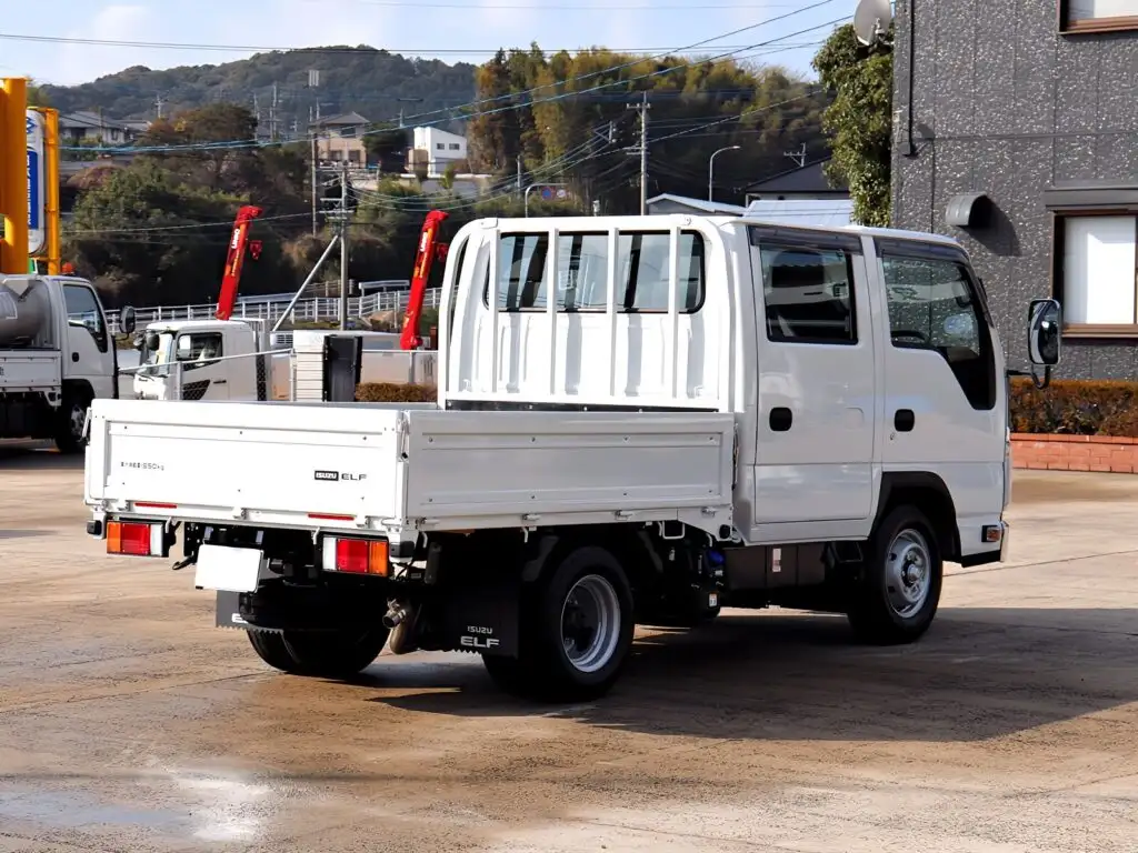いすゞ エルフ 小型 平ボディ Wキャブ 2RG-NHR88Aの中古トラック画像3