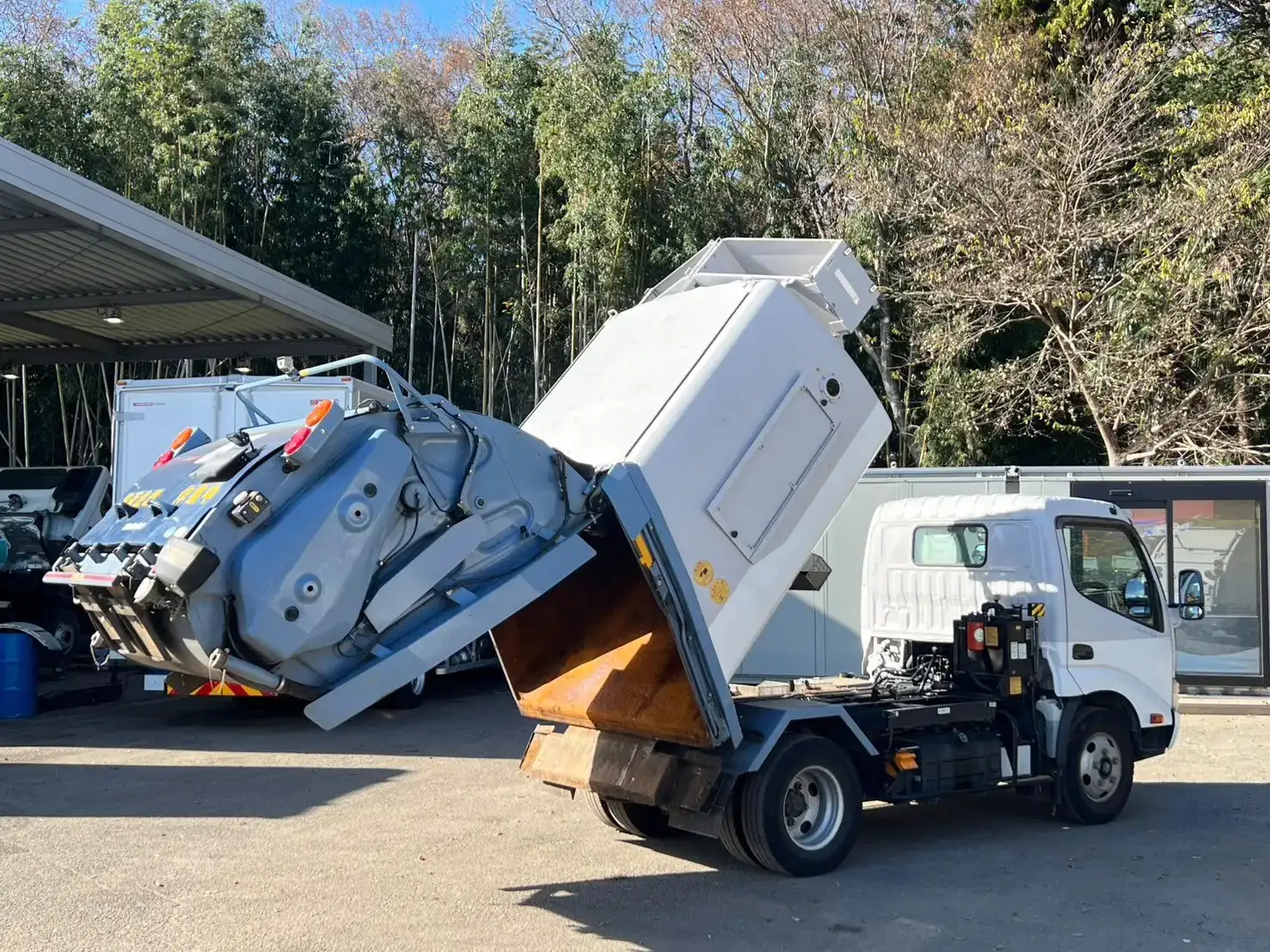日野 デュトロ 小型 パッカー車 巻き込み式 回転ダンプ式の中古トラック画像6