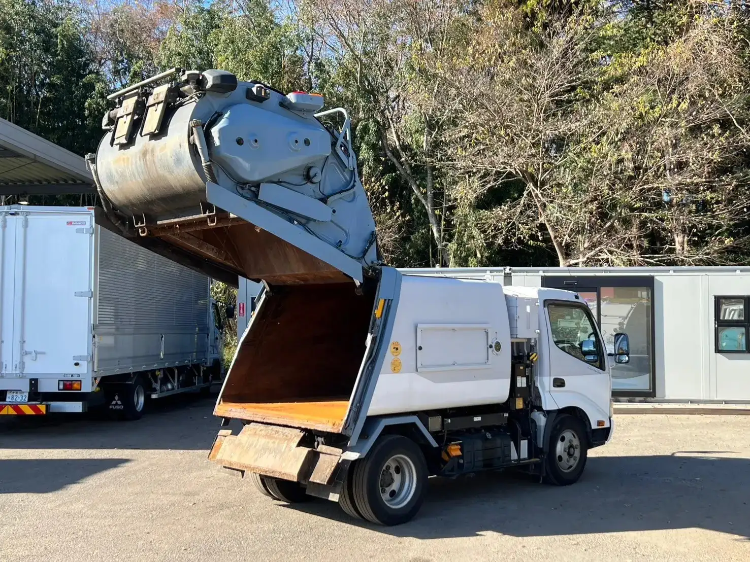 日野 デュトロ 小型 パッカー車 巻き込み式 回転ダンプ式の中古トラック画像5