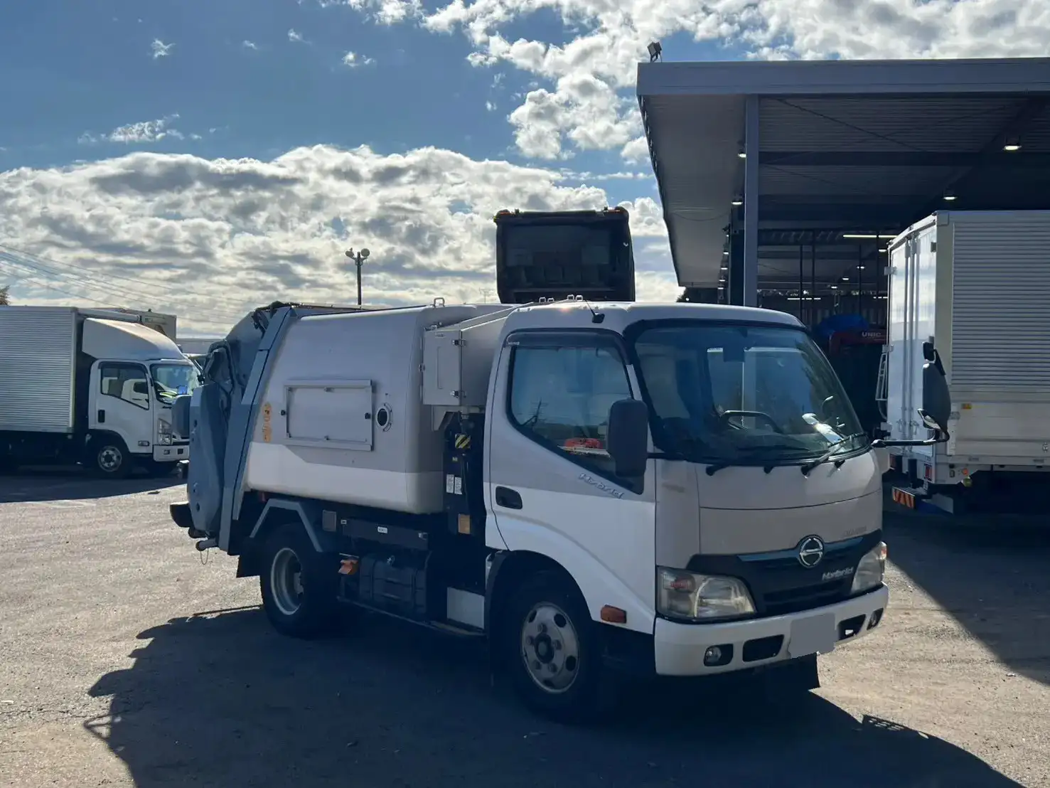 日野 デュトロ 小型 パッカー車 巻き込み式 回転ダンプ式の中古トラック画像2