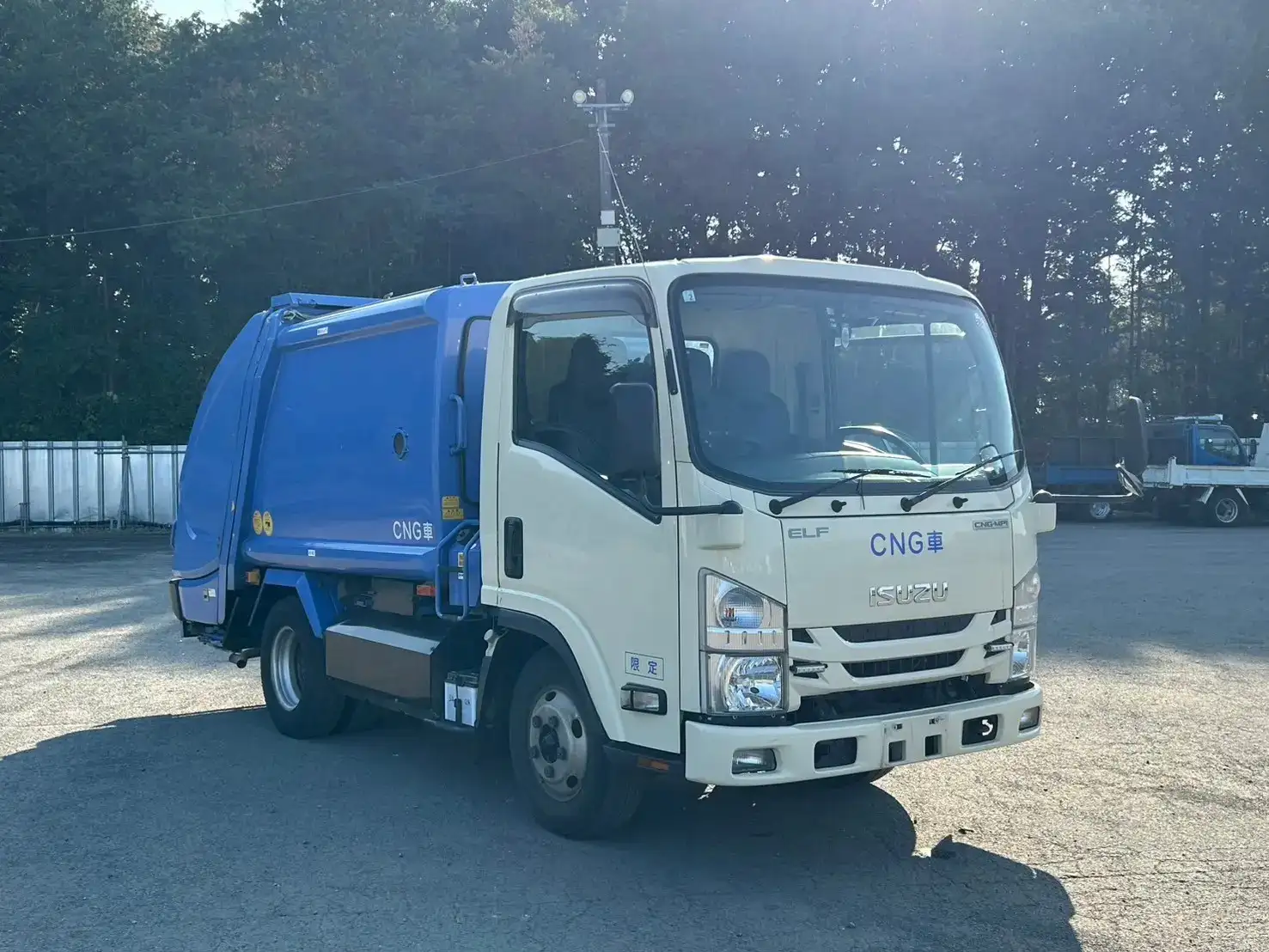 いすゞ エルフ 小型 パッカー車 プレス式 TFG-NMR82ZANの中古トラック画像2