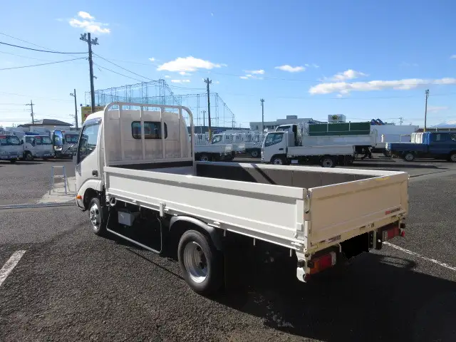 日野 デュトロ 小型 平ボディ 2RG-XZU645M R5の中古トラック画像4