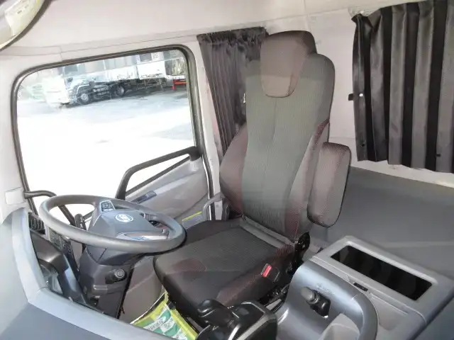 日産UD クオン 大型 トラクター ハイルーフ 1デフの中古トラック画像9