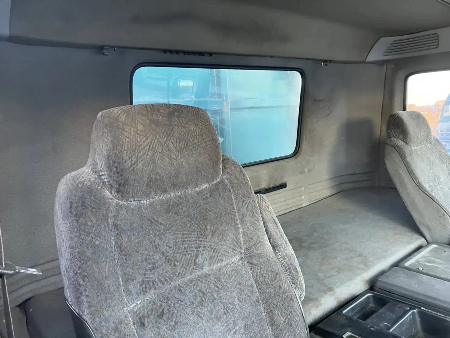 いすゞ ギガ 大型 ダンプ KL-CYJ51P3 の中古トラック【車両No