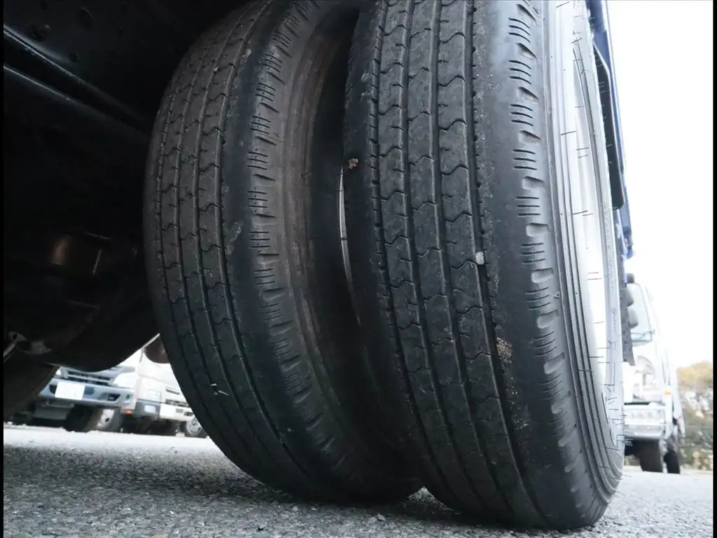 日産 アトラス 小型 平ボディ Wキャブ TRG-FEA2Wの中古トラック画像20