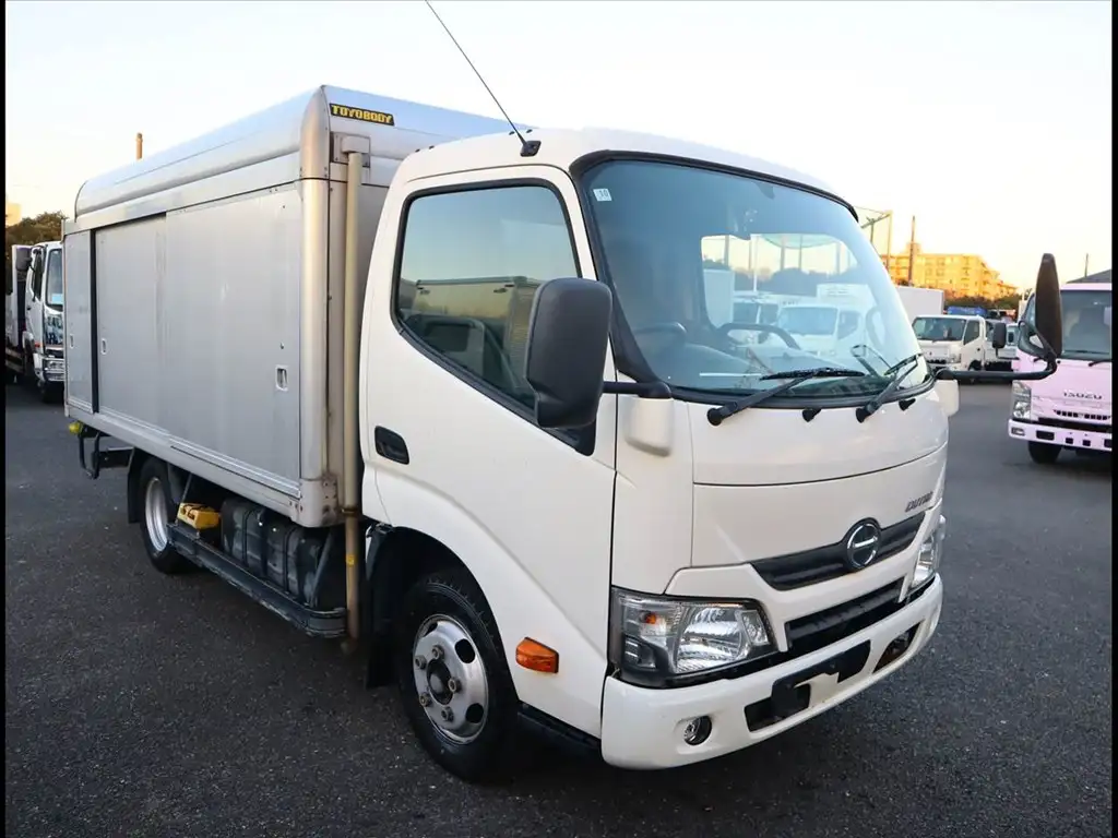 日野 デュトロ 小型 アルミバン ボトルカー サイドドアの中古トラック画像2