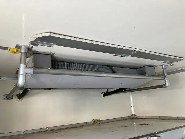 いすゞ エルフ 小型 冷凍冷蔵 低温 2室の中古トラック画像6