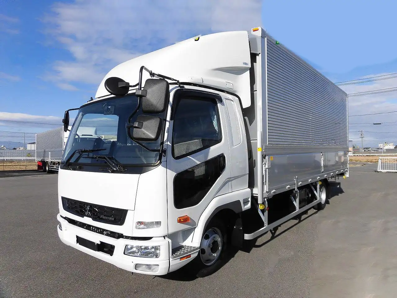 三菱 ファイター 中型/増トン ウイング エアサス ベッド の中古トラック【車両No.179556】
