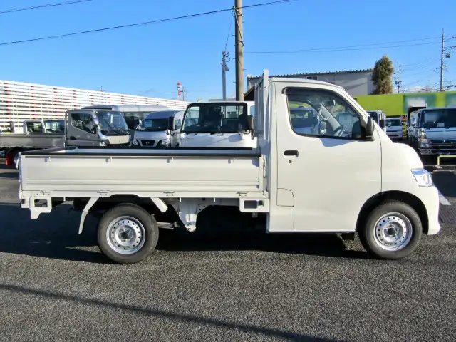 トヨタ タウンエース 小型 平ボディ 5BF-S413U R3の中古トラック画像3