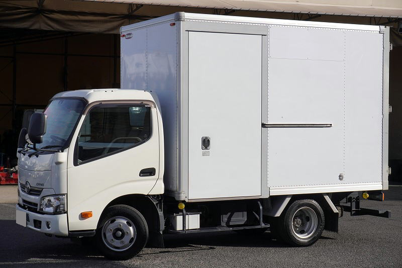 トヨタ ダイナ 小型 アルミバン 10尺 TPG-XZU605