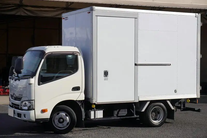 トヨタ ダイナ 小型 アルミバン サイドドア TPG-XZU605の中古トラック画像1