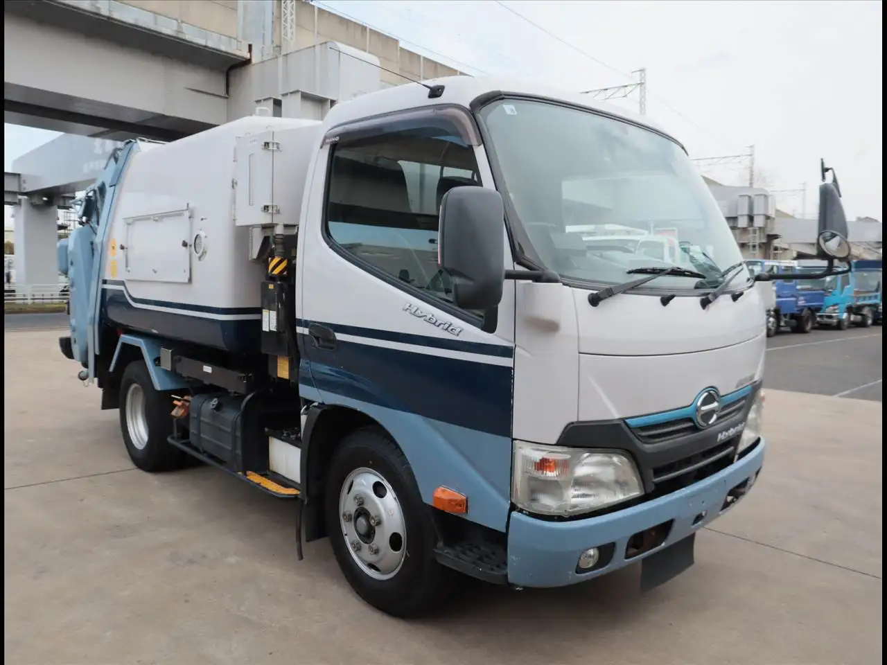 日野 デュトロ 小型 パッカー車 巻き込み式 回転ダンプ式の中古トラック画像2