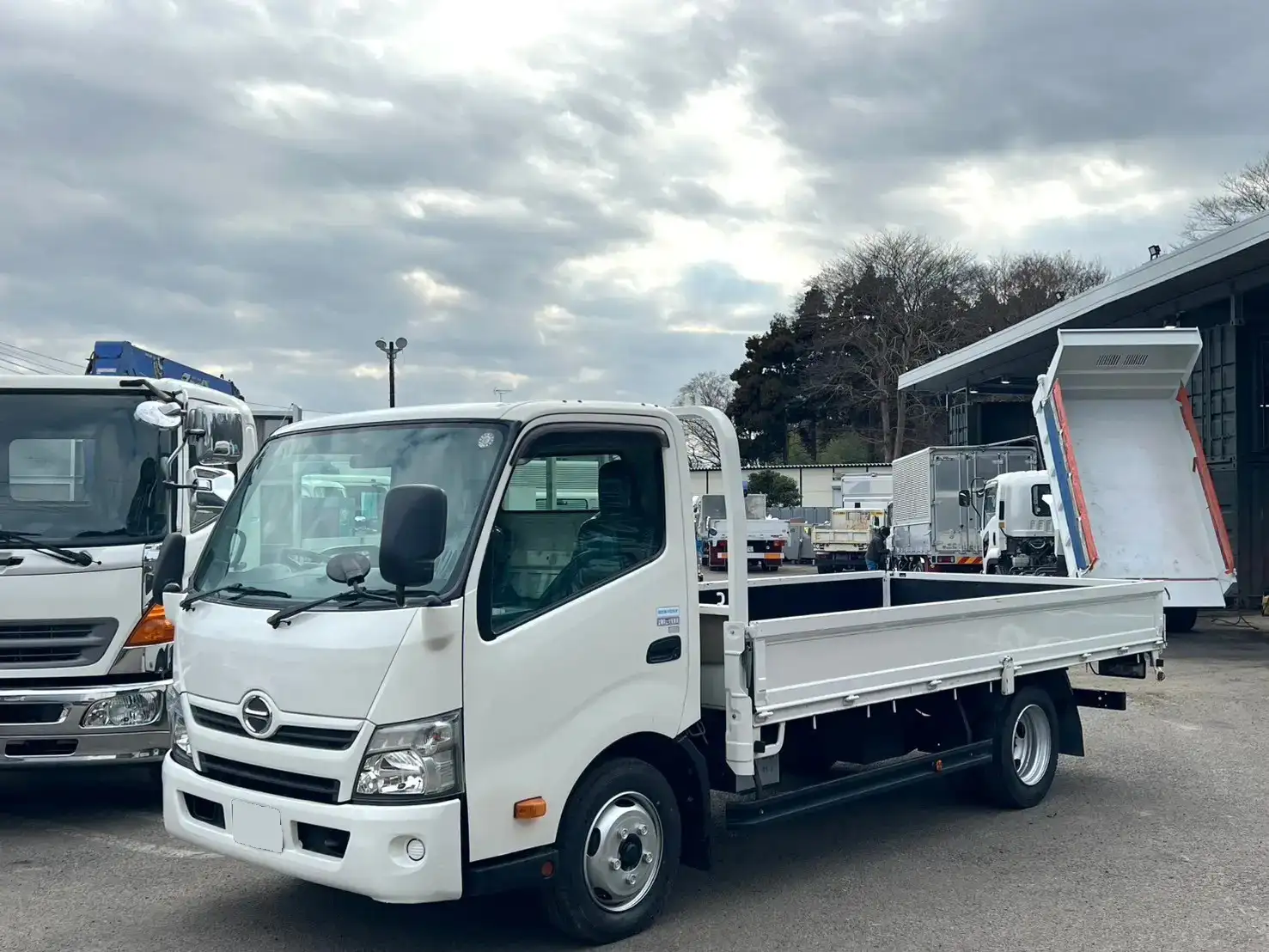 日野 デュトロ 小型 平ボディ TKG-XZC710M H29 の中古トラック【車両No.180765】