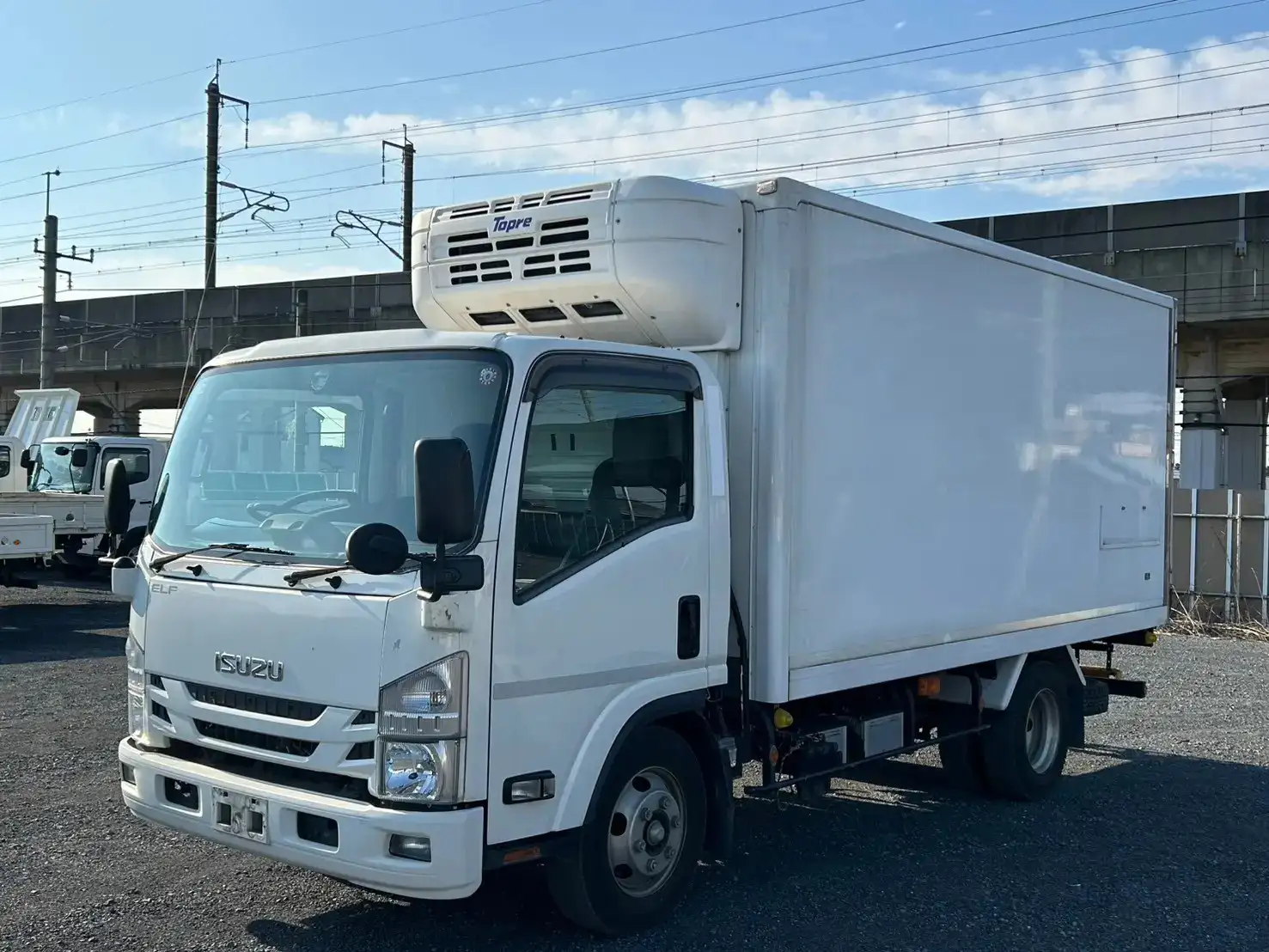 いすゞ エルフ 小型 冷凍冷蔵 中温 床ステンの中古トラック画像1