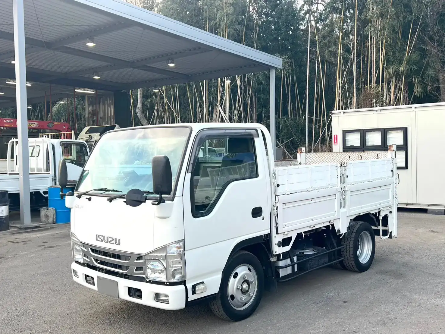 いすゞ エルフ 小型 平ボディ パワーゲート 床鉄板の中古トラック画像1