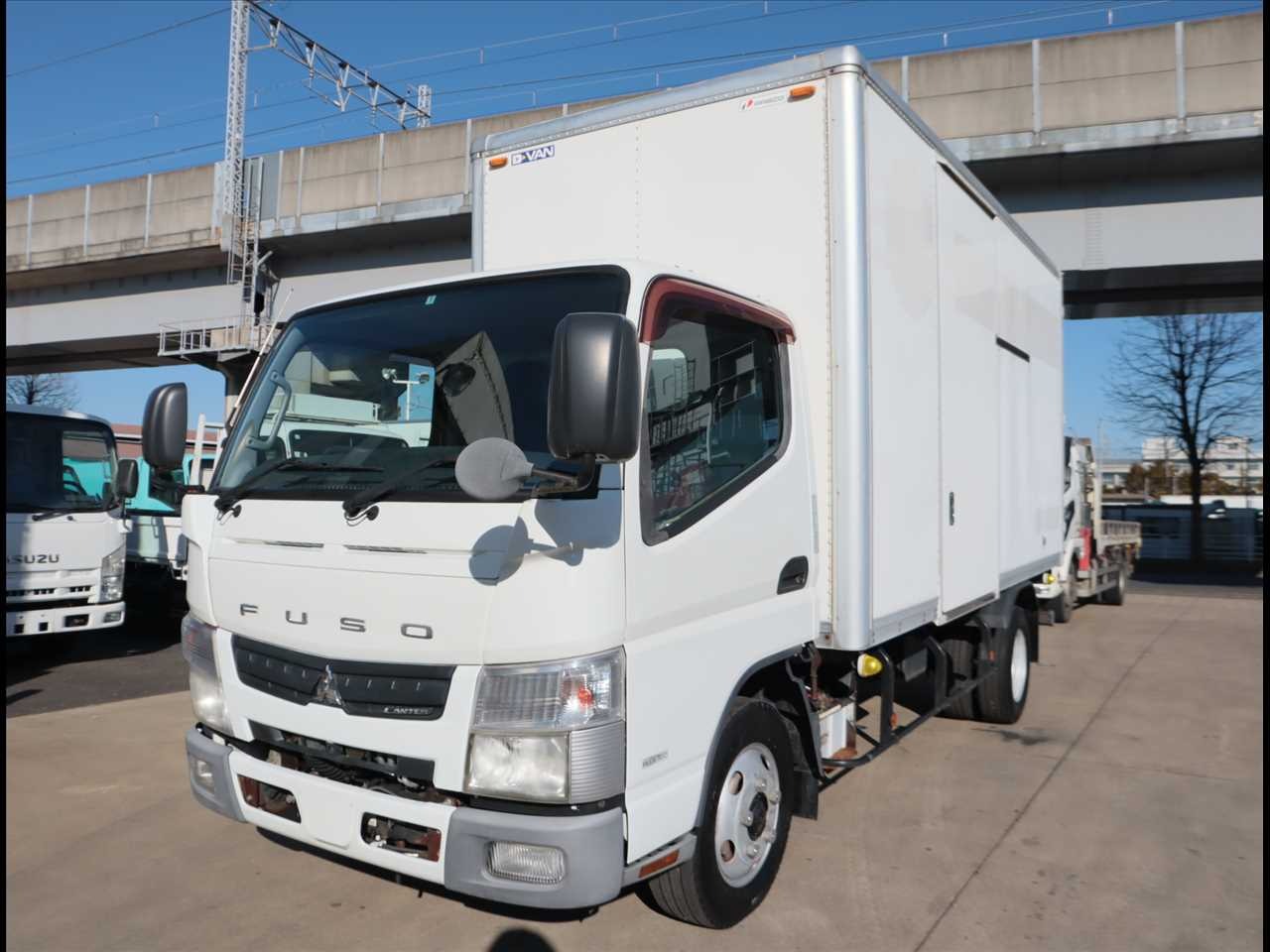 三菱 キャンター 小型 アルミバン パワーゲート サイドドア の中古トラック【車両No.180578】