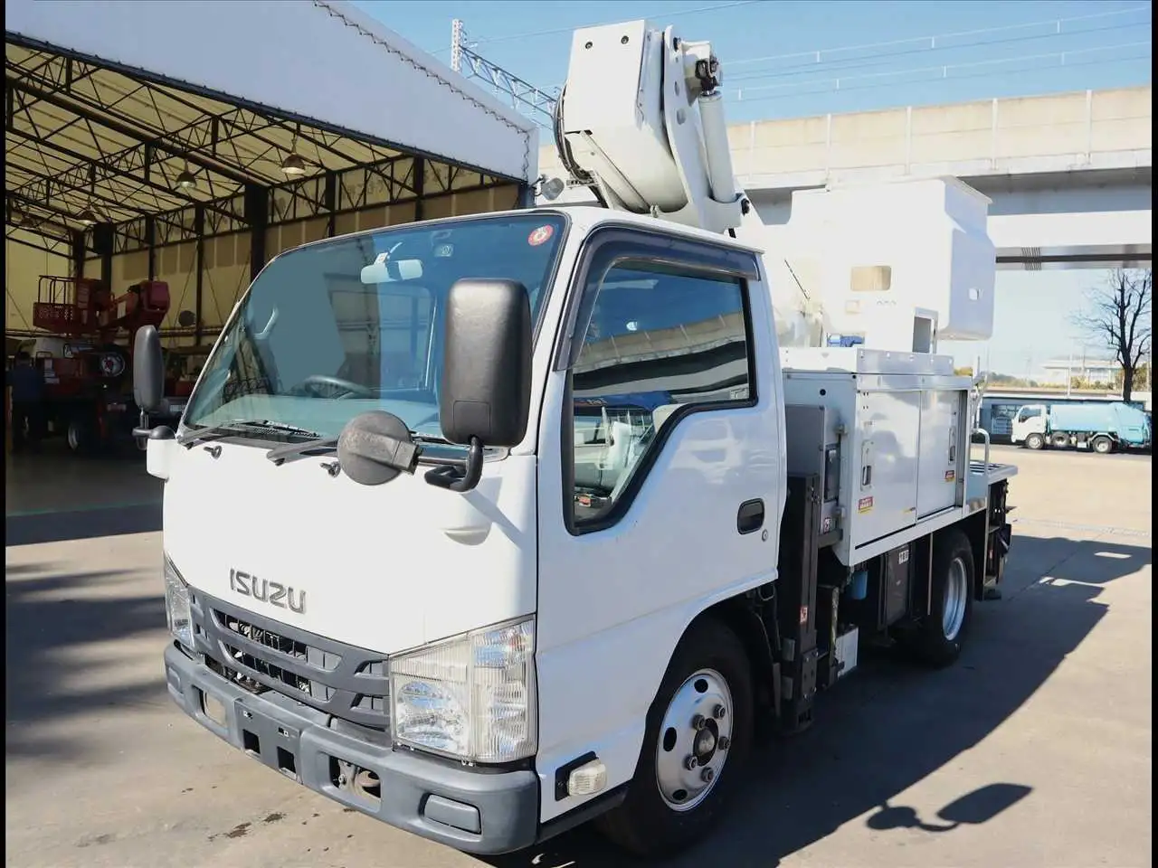 いすゞ エルフ 小型 高所・建柱車 高所作業車 電工仕様の中古トラック画像1